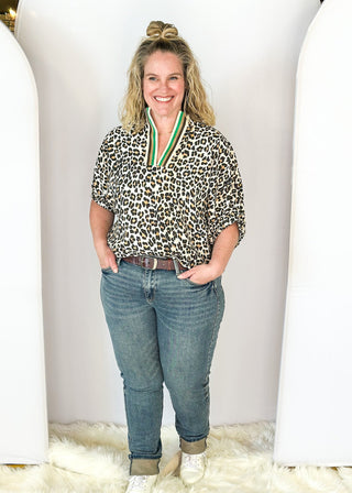 judy blue cuffed mid rise vintage wash side panel boyfriend jeans - zipper and button closure - belt loops - front and back pockets