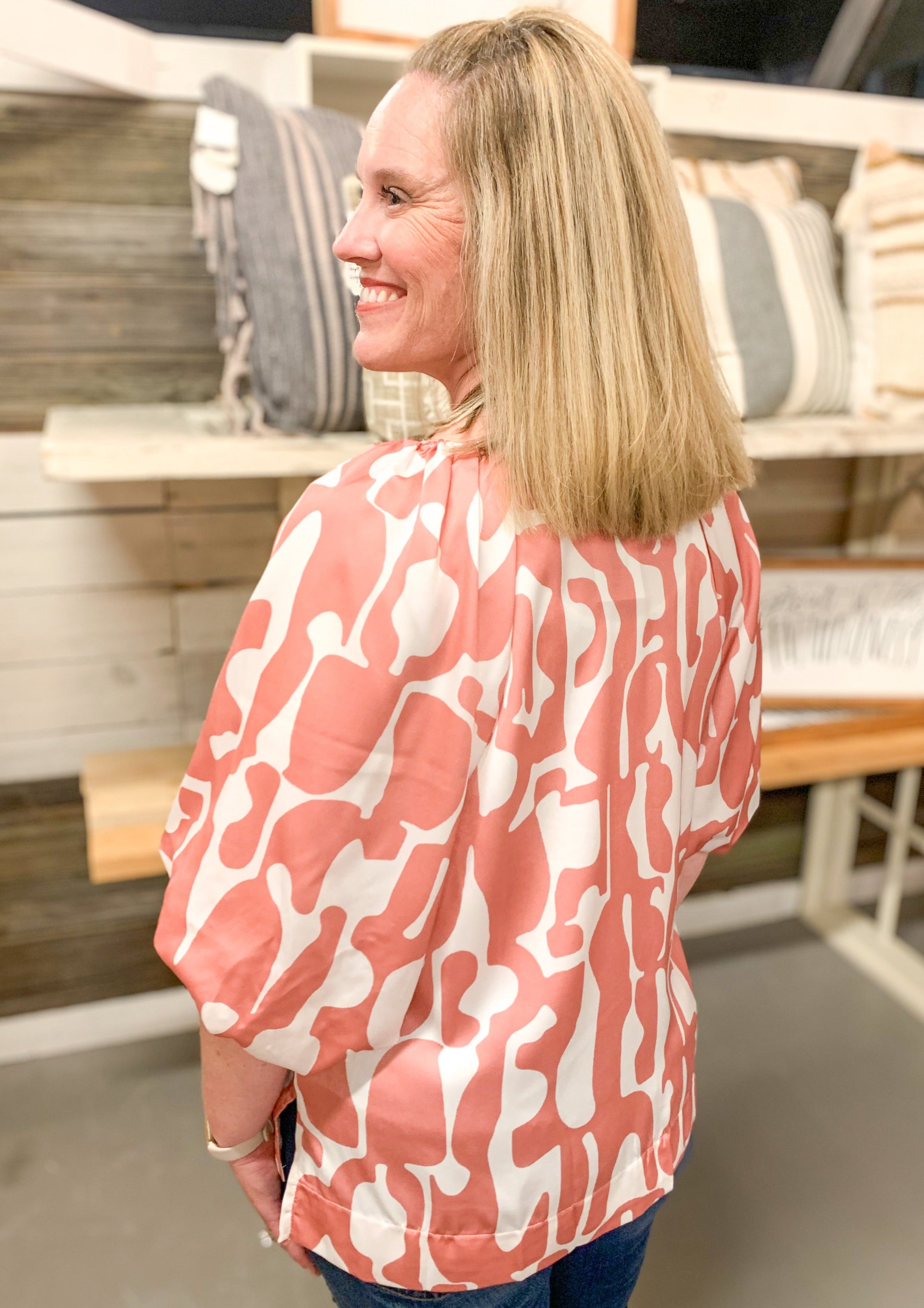 Mauve and white abstract print to with puff sleeve