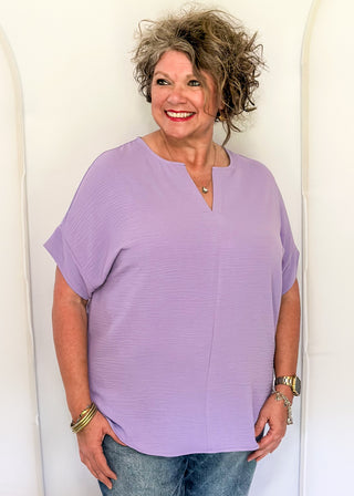 Solid textured blouse with a V-notch neckline, short sleeves