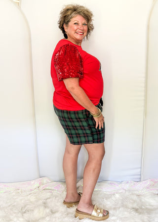 Green and red plaid shorts with side pockets,and a matching belt. 