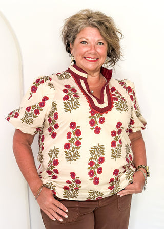 Short sleeve top in ecru with wine floral bundles with olive green leaves.  Collar contrast detail in wine and beige with small scallop trim.