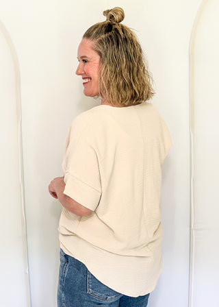 Solid textured blouse with a V-notch neckline, short sleeves
