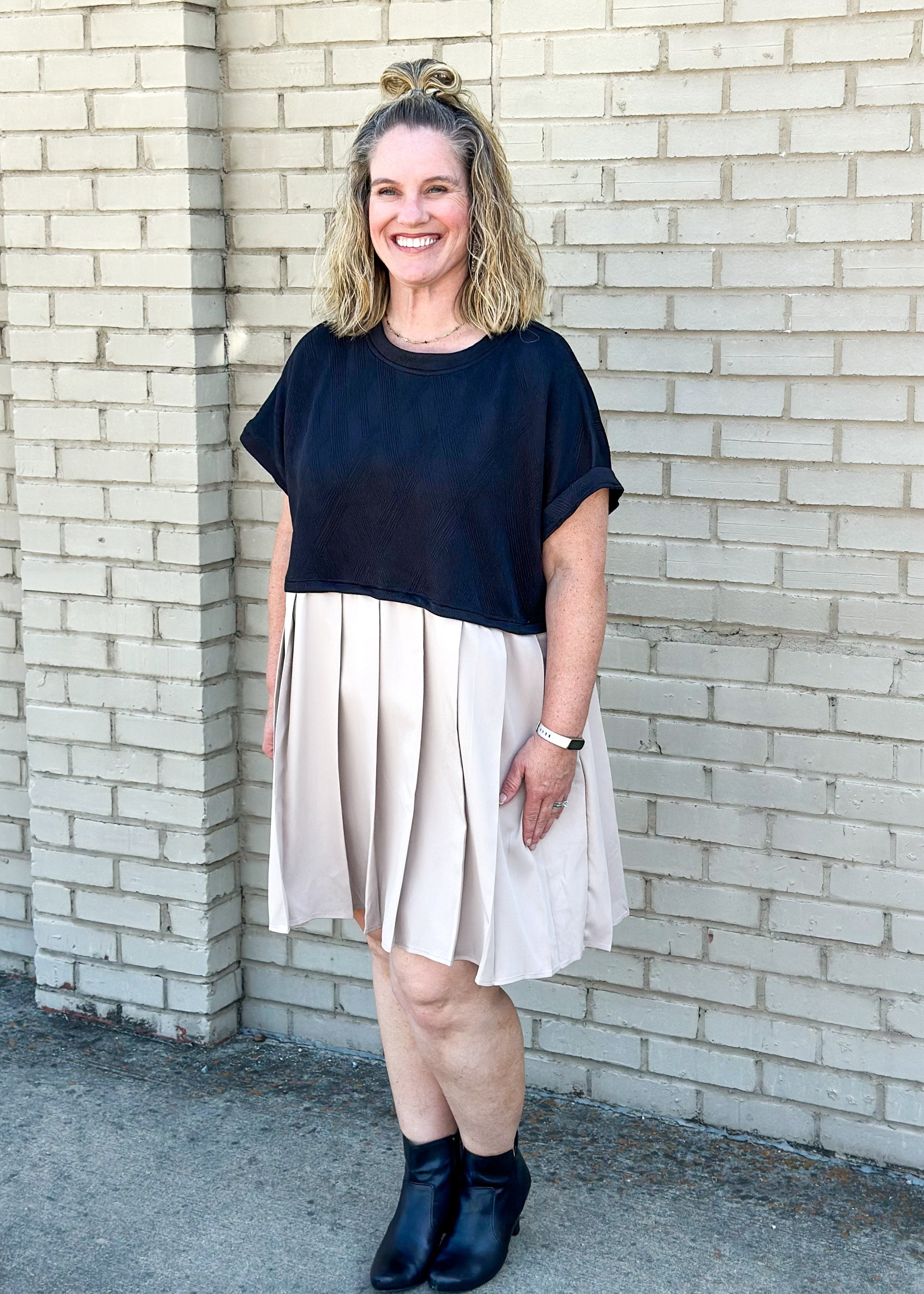 mixed material pleated dress w/pockets - textured short sleeve black on the top and light tan pleated bottom