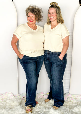 Dark wash wide leg Judy Blue Jeans with double button.