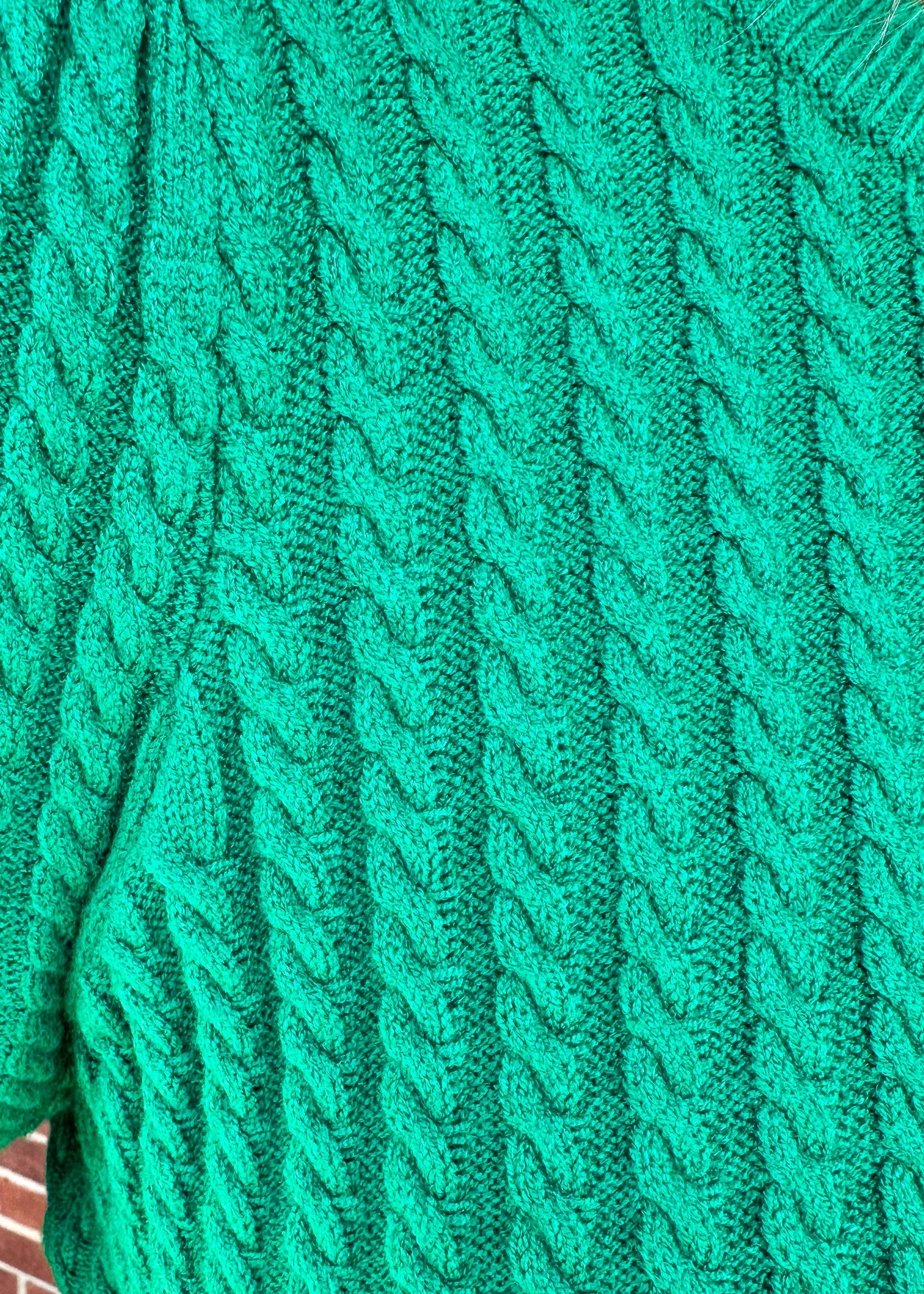 short sleeve cable knit sweater in green