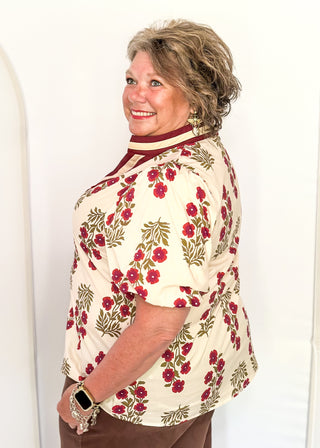 Short sleeve top in ecru with wine floral bundles with olive green leaves.  Collar contrast detail in wine and beige with small scallop trim.