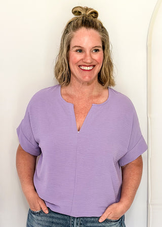 Solid textured blouse with a V-notch neckline, short sleeves