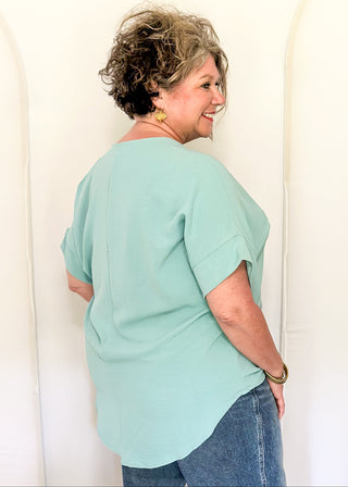 Solid textured blouse with a V-notch neckline, short sleeves
