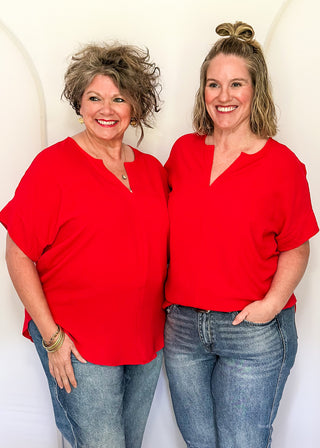 Solid textured blouse with a V-notch neckline, short sleeves