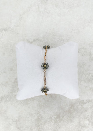 Gold single strand chain bracelet with colored beaded flower - gray