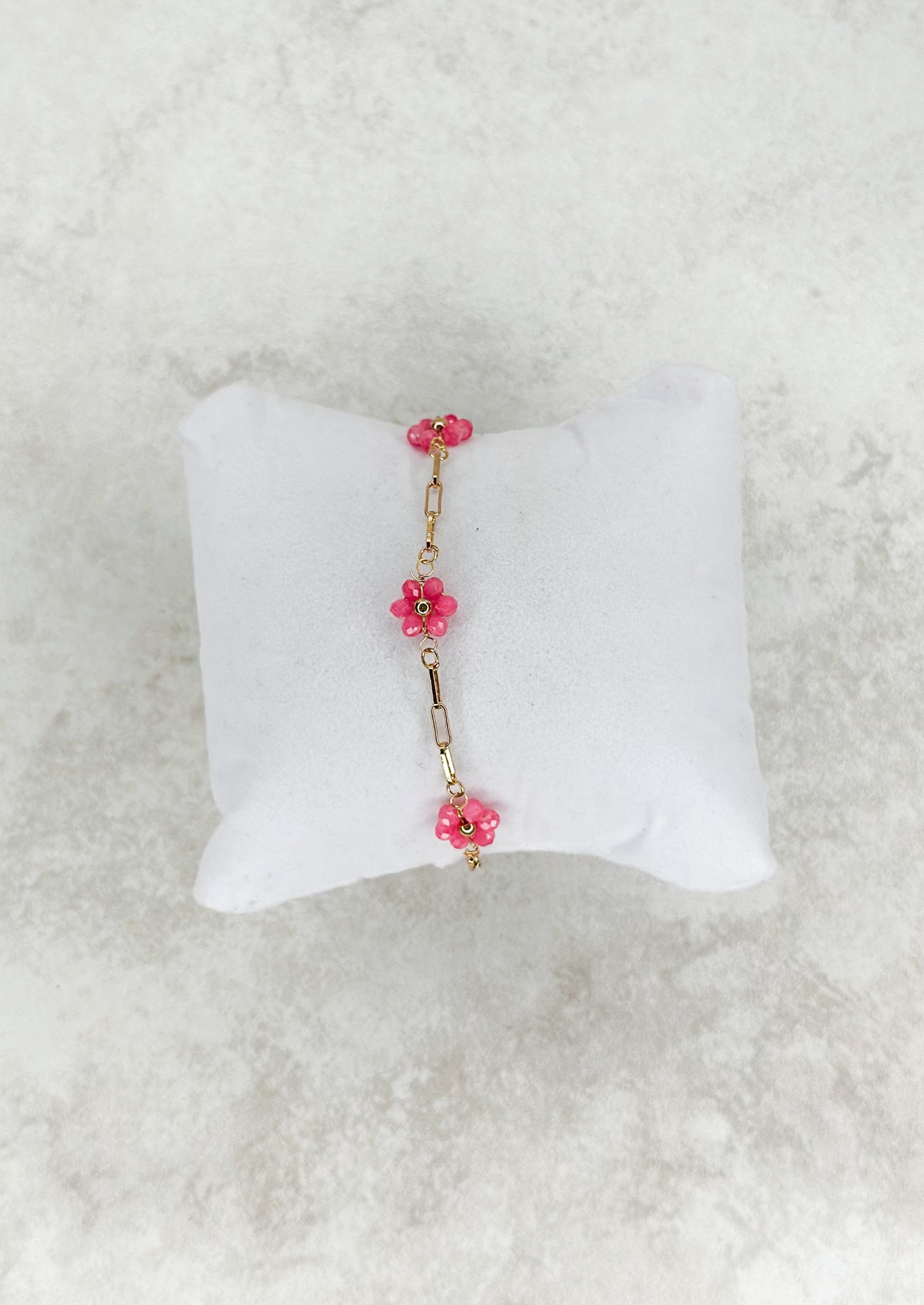 Gold single strand chain bracelet with colored beaded flower. - pink
