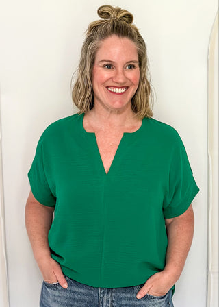 Solid textured blouse with a V-notch neckline, short sleeves