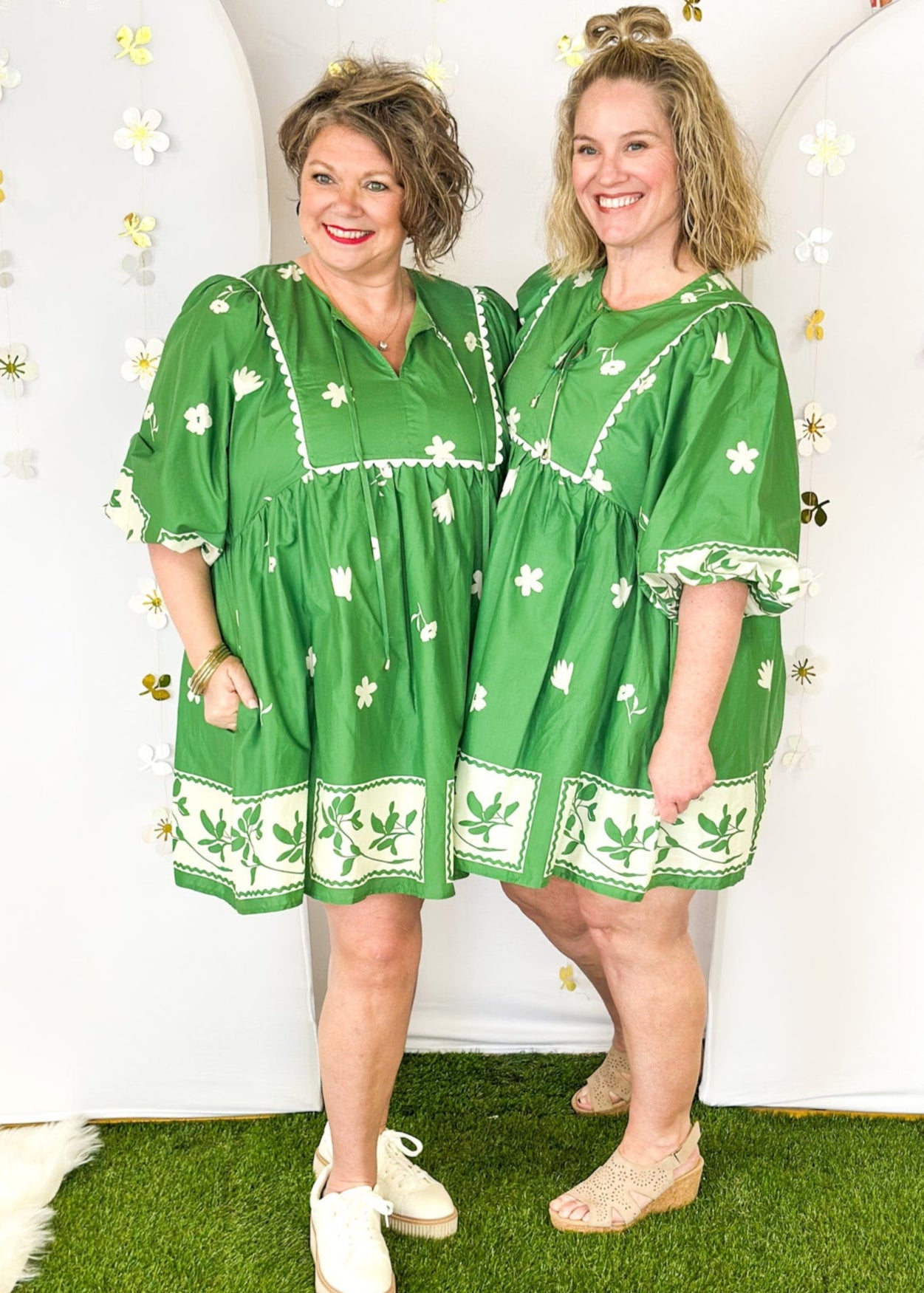 green base with off white flower pattern lined 3/4 sleeve babydoll dress  w/tie front and oversized balloon sleeve - scalloped trim detail on the front and pockets.